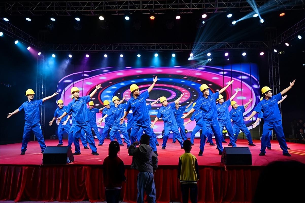 盂县路家村煤业迎国庆专场文艺演出圆满举行